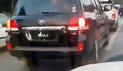 Imran Khan Travelling Without Protocol In Common Traffic