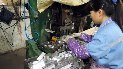 Wardrobe Hardware - China: Functional Sliding Wood Door Roller / Production 4