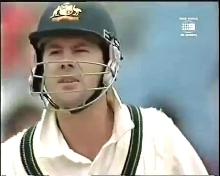Javagal Srinath deadly bouncer to Ricky Ponting. Ricky Ponting hit hard on helmet and abusing Srinath.Rare cricket video