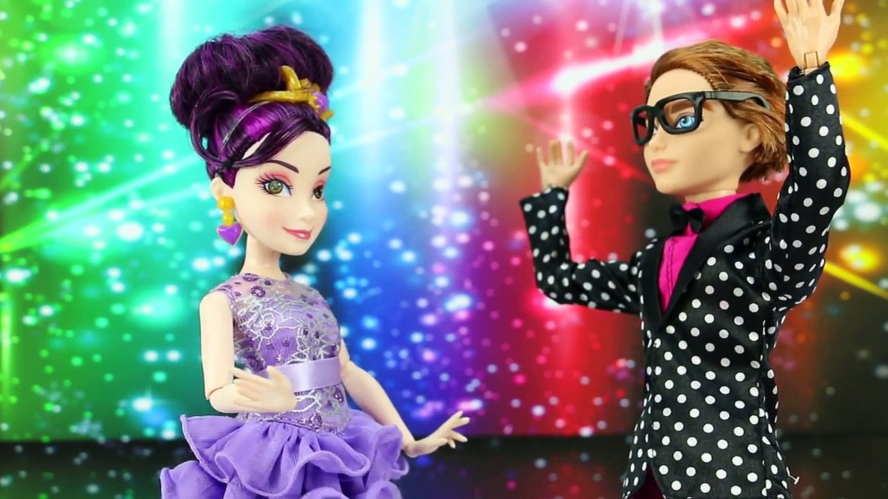 Should Ben Pick Evie or Mal? Descendants Rotten Cousin Glen Likes Evie. DisneyToysFan