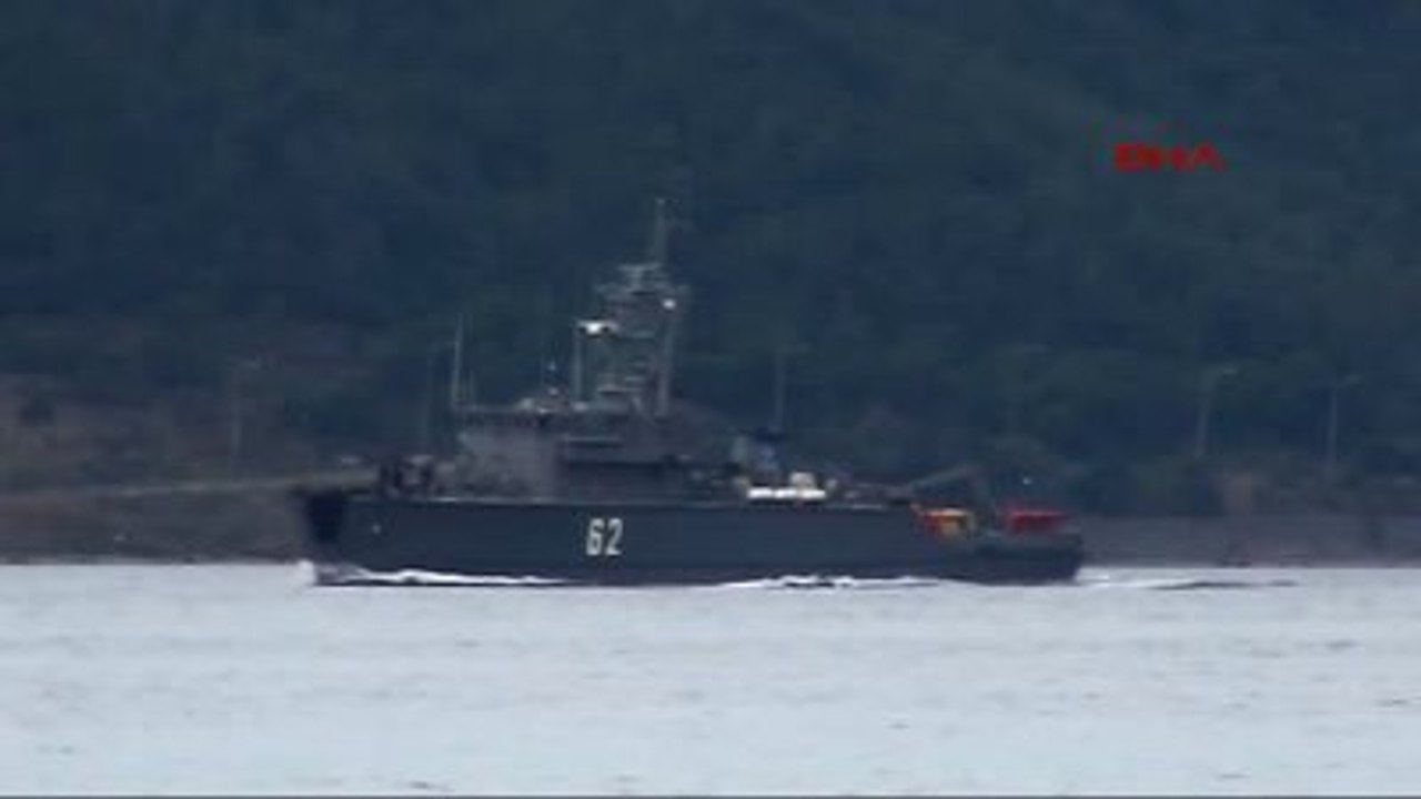Çanakkale Bulgar Mayın Tarama Gemisi Çanakkale Boğazı'ndan Geçti