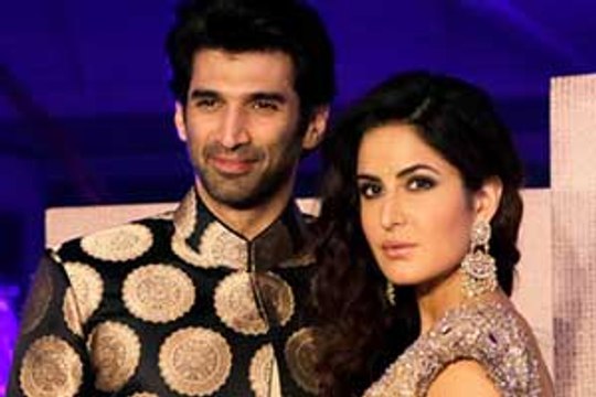 Aditya & Katrina walk the ramp for Manish Malhotra