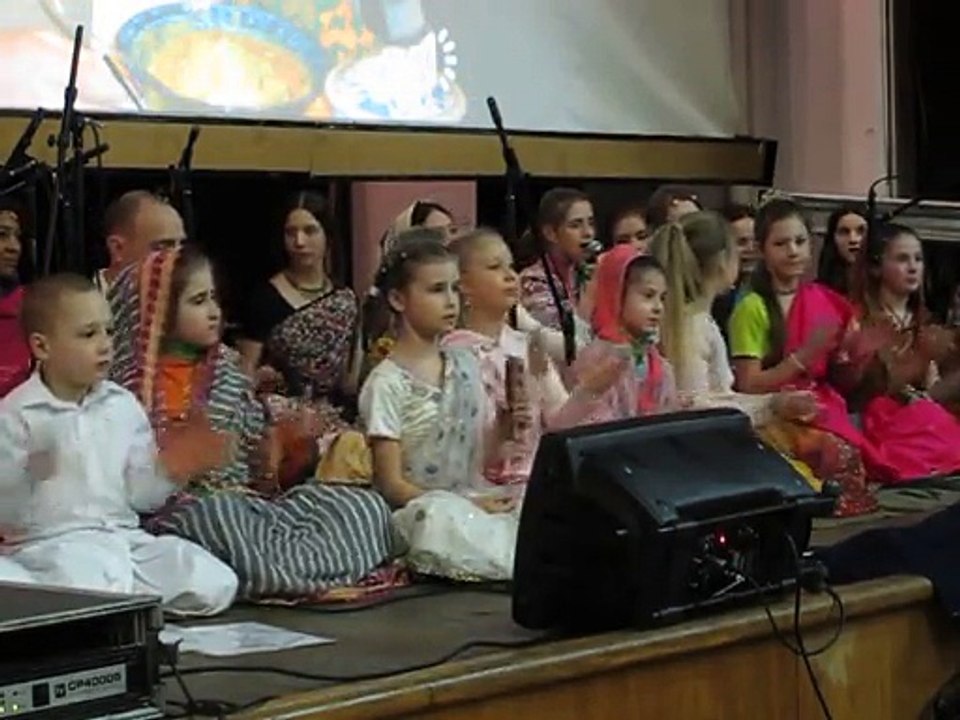 Kirtan children for HH Niranjana Swami