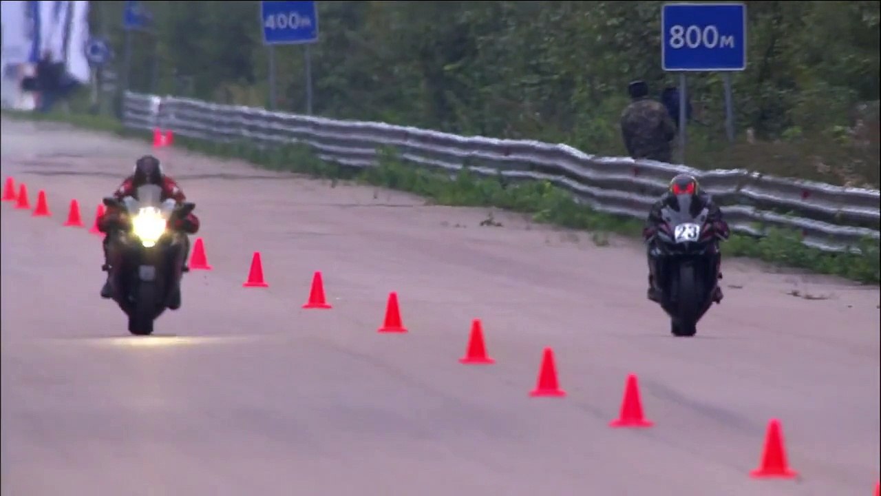 Suzuki GSX1300 Hayabusa vs Suzuki GSX R 1000