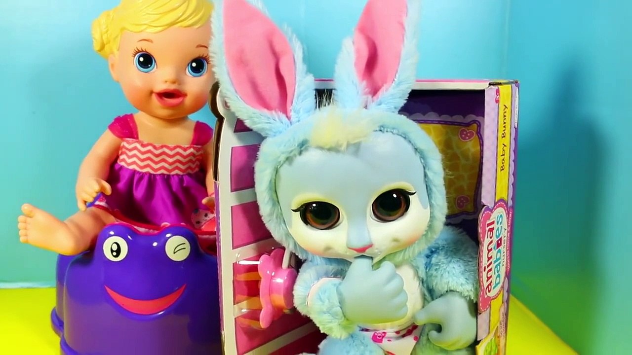 Baby Alive Eats & Poops!!! Gross Brown Chocolate Pudding & Potty Training on the Toilet