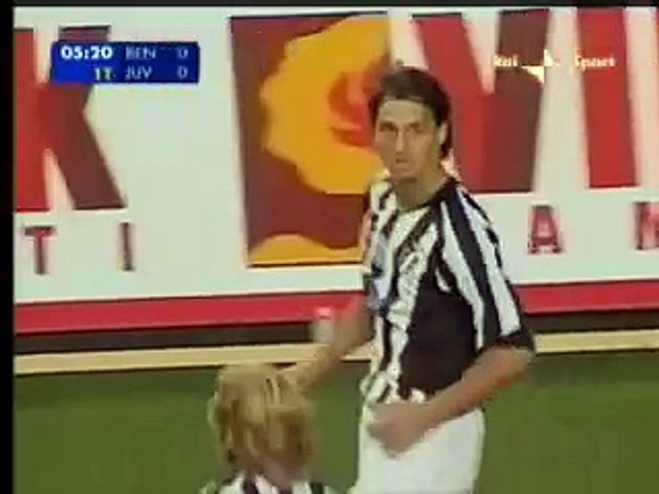 Zlatan Ibrahimovic Amazing goal | Benfica-Juventus (0-2)