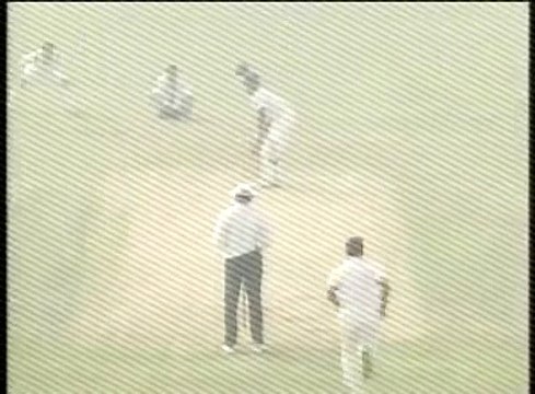Irfan Pathan taking wickets in Ranji Trophy 2014-15. Good bowling by Irfan Pathan. Rare cricket video