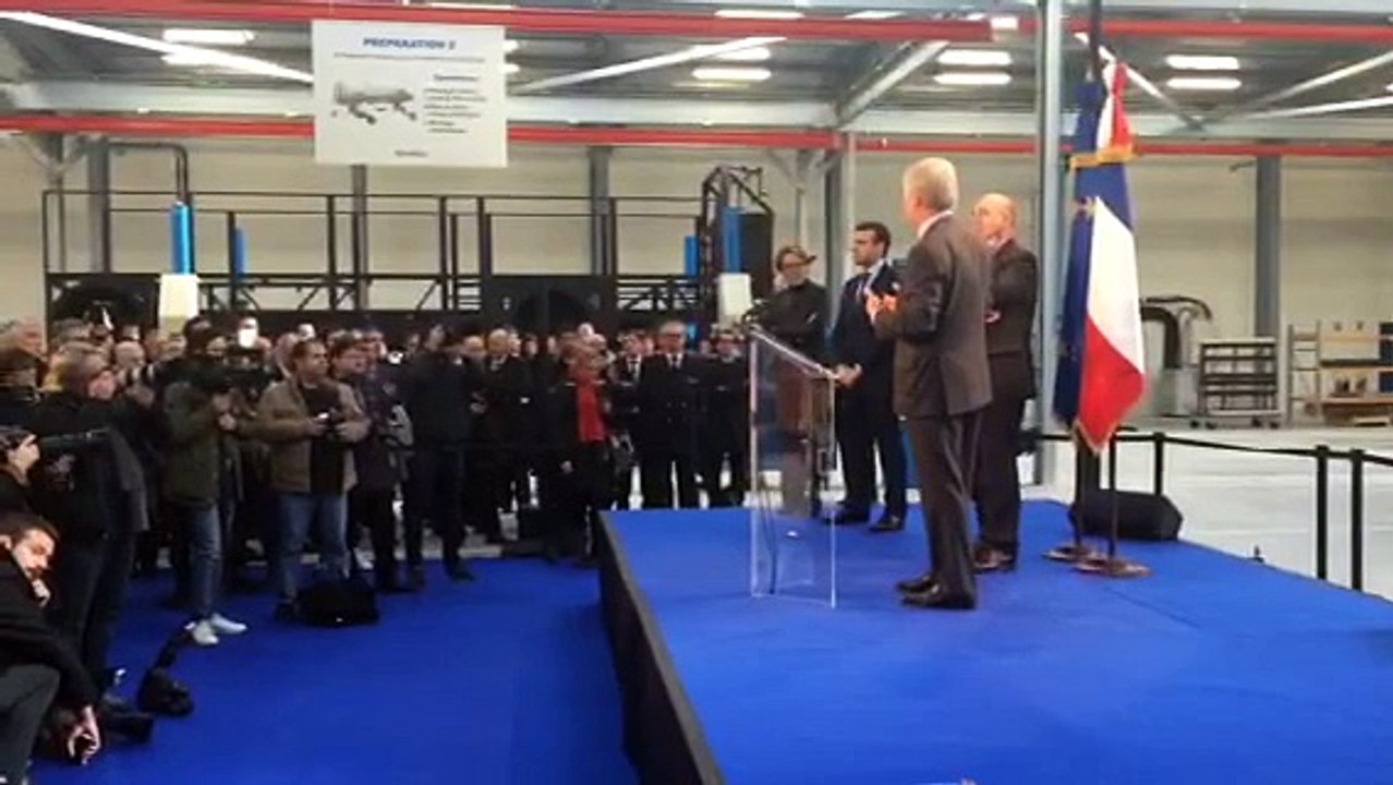 Vincent Bolloré inaugure une nouvelle usine de bus électriques dans le Finistère