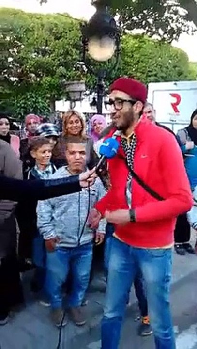 ههههه سألوه على عيد الثورة ... أسمع شنوة جاوبهم