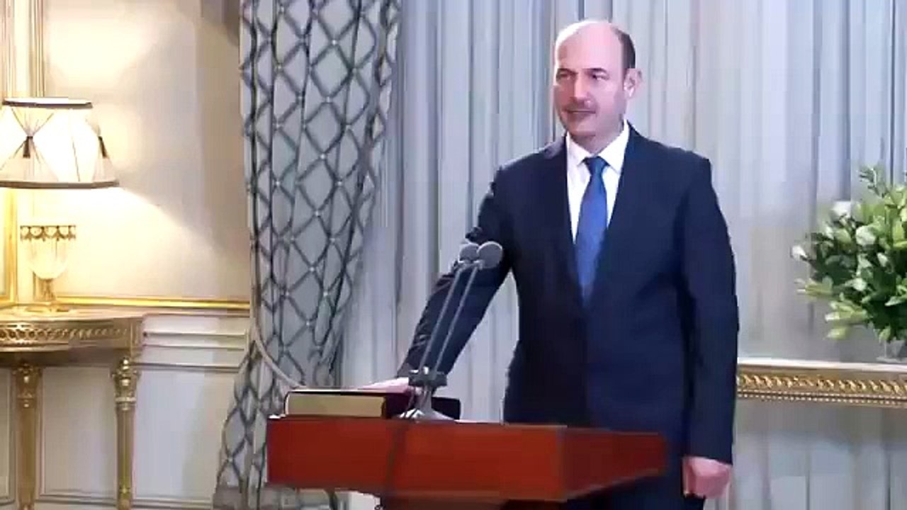 جدل بسبب ملابس وزيرة الثقافة التونسية أثناء حلفها اليمين