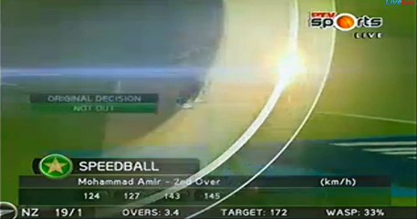 Shahid Afridi Drops Catch on Muhammad Aamir’s Bowling
