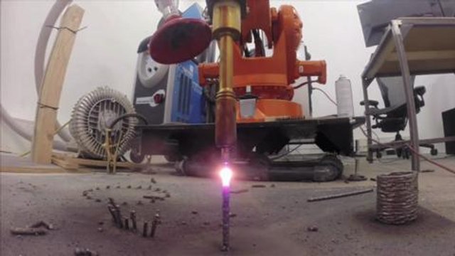 Crean un robot que puede imprimir en el aire puentes en 3D