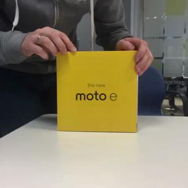 Moto E unboxing