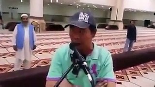 Çinli bir Müslümana Kur'an okuması -Chinese Muslims listen to a beautiful voice reading the Quran