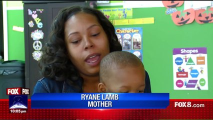 les employées d’une garderie frappent violemment les enfants