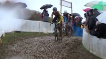 Championnat de France Elites de cyclo-cross 2016 : Le groupe Roussel en haut du parcours