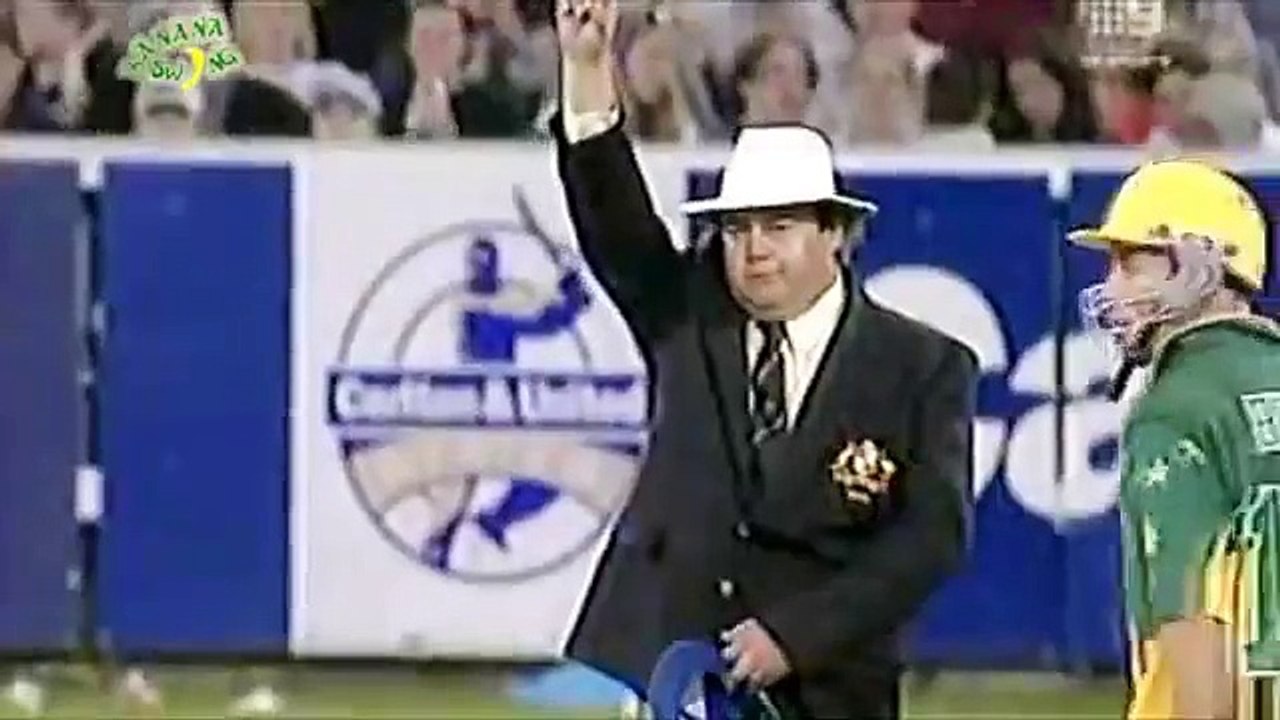 Wasim Akram breath taking bowling against Australia. Getting Australians with fast swinging yorkers. Rare cricket video