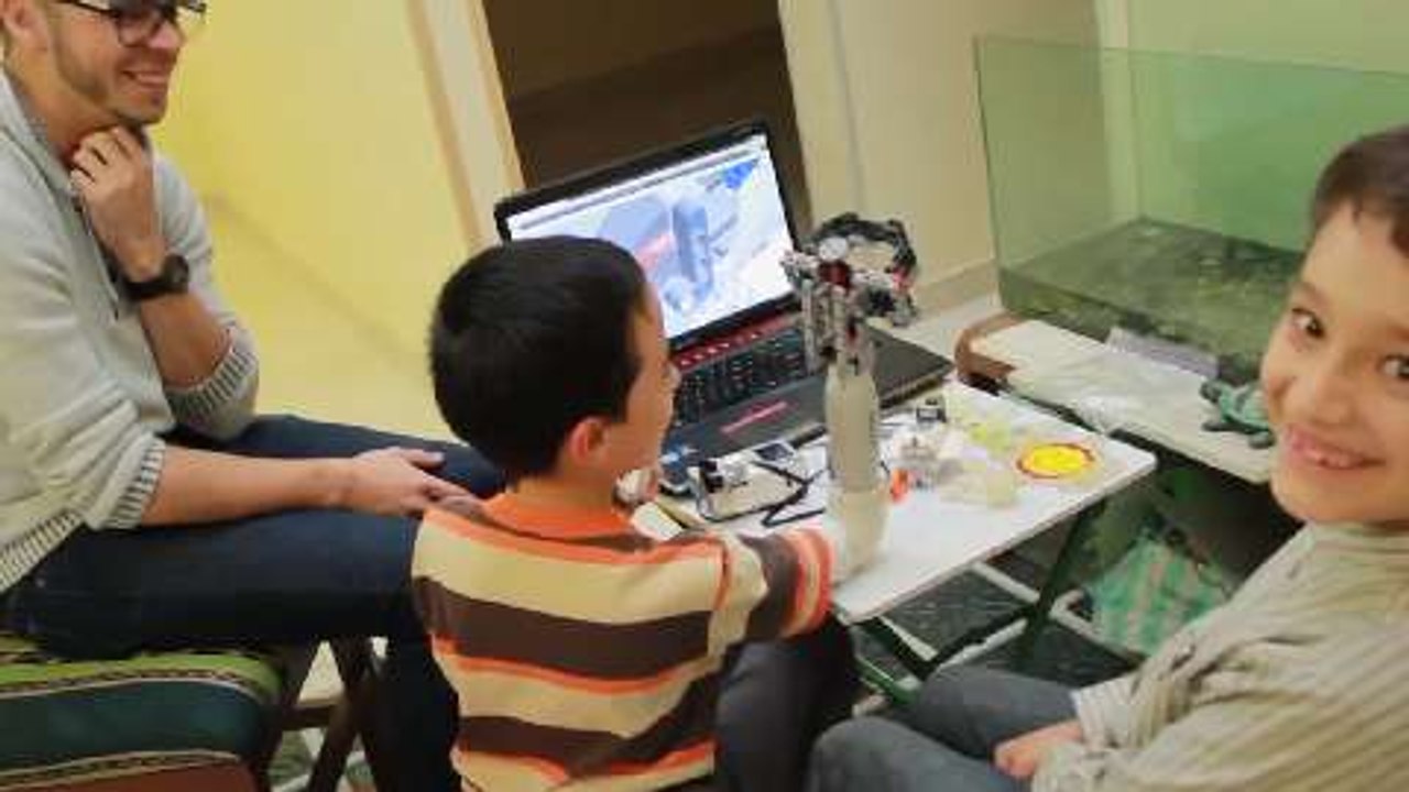 IKO la prótesis de LEGO para niños