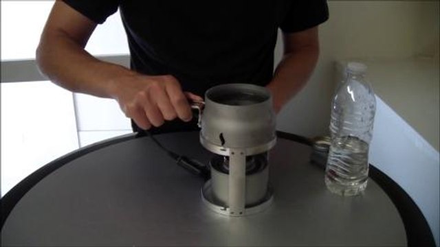 Así funciona Candle Charge para cargar tu móvil con agua una vela