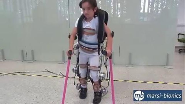 Este exoesqueleto permitirá andar a niños parapléjicos