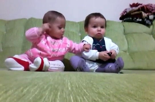 Küçük Kızın Babası ile Ayakkabı Alma Mücadelesi - Baba Tamam Tamam :)))