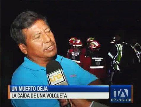 Un muerto deja la caída de una volqueta en Quito