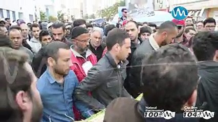 فيديو مباشر ‫#‏جنازة‬ الشاب ‫#‏طلال_الحمزاوي‬ اللذي توفي في ‫#‏حادث‬ ‫#‏الرالي‬ ‫#‏بتطاوين‬