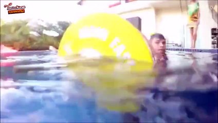 Different weights lift by these guys in swimming pool
