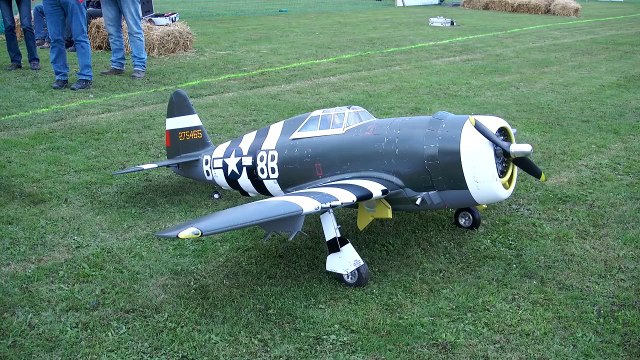 P 47 THUNDERBOLT RC SCALE MODEL AIRPLANE FLIGHT DEMONSTRATION / Mega RC Airshow Göttingen