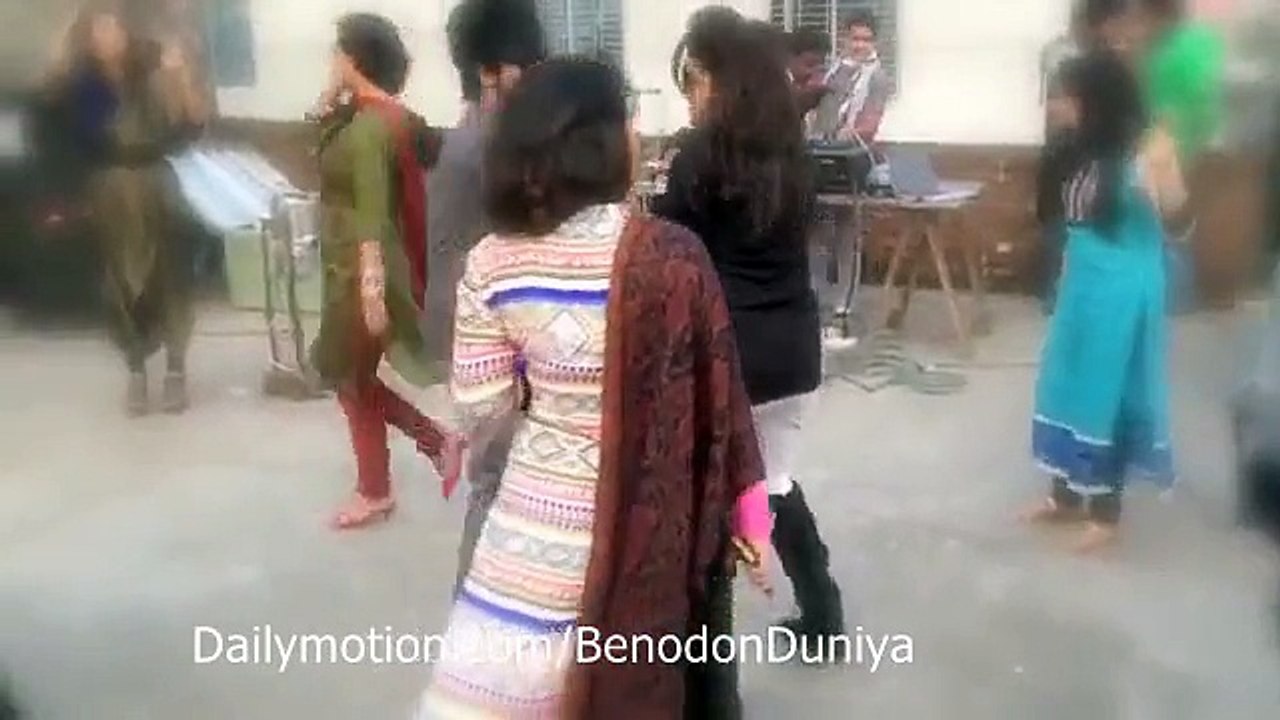 Dhaka Street Dancing by Bangladeshi Hot Girls