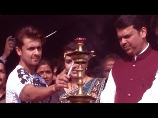 Suniel Shetty & Sonu Nigam at  Inauguration Of Versova Fest