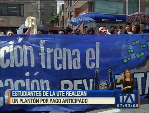 Estudiantes de la UTE realizaron un plantón por pago adelantado de colegiaturas