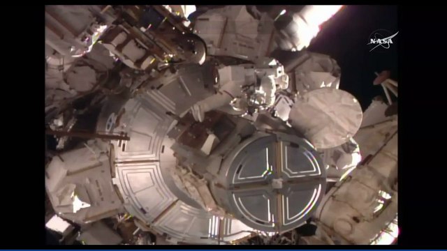 Première sortie dans l'espace d'un astronaute britannique