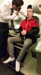 A lad with Tourette's syndrome goes to the opticians.  Mix Maza 2016