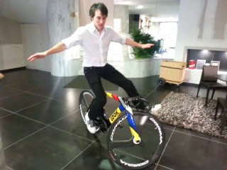 Clément Leroy champion du monde d'équilibre sur place à vélo !