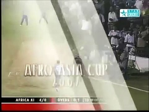 Asif to Devilliers. AB DEVILLIERS paying the price for not using bat. Rare cricket video