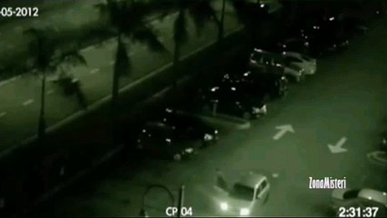 Penampakan Hantu Yang Terekam Kamera CCTV