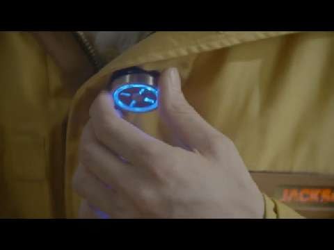 Chaqueta inteligente carga la batería de tus dispositivos