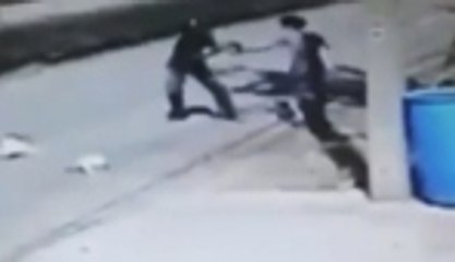 Yardım bahanesiyle gasp etti!