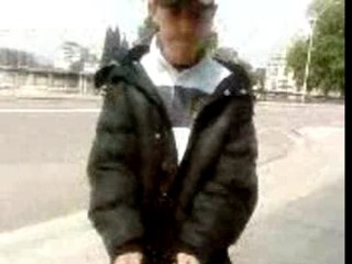 le voila un belge qui dance de la dance bulgar