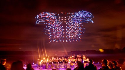 Un ballet aérien réalisé par 100 drones - La Semaine geek