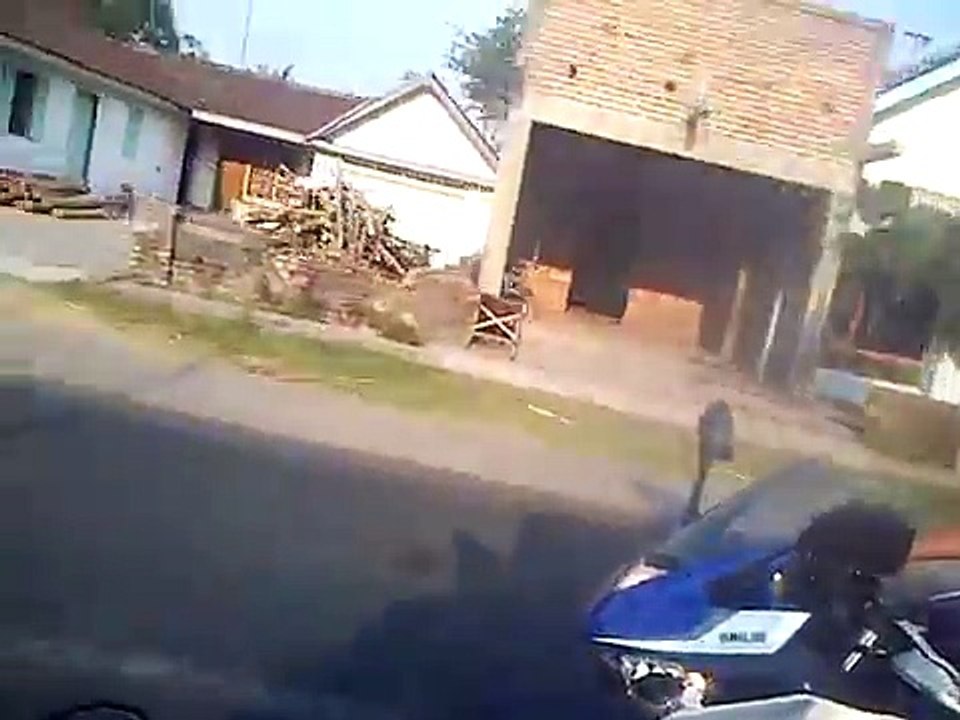 Ibu-Ibu Gak Pake halem & Jaket Naik Motor Mahal