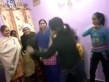 INDIAN GIRLS DANCE IN MARRIAGE ON DJ SONG - YouTube
