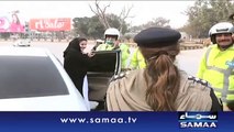 Citizens welcome female traffic wardens in Peshawar