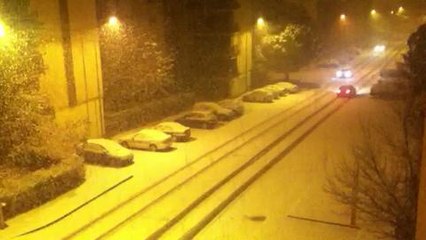 Un ciclomotor sobre la nieve