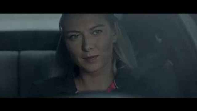 Maria Sharapova con su Porsche 911 Turbo S
