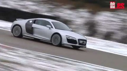 Video herunterladen: Vuelta rápida Audi R8 en Kotarr