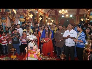 Urvashi Rautela Performs Puja @ Andheri Ka Raja