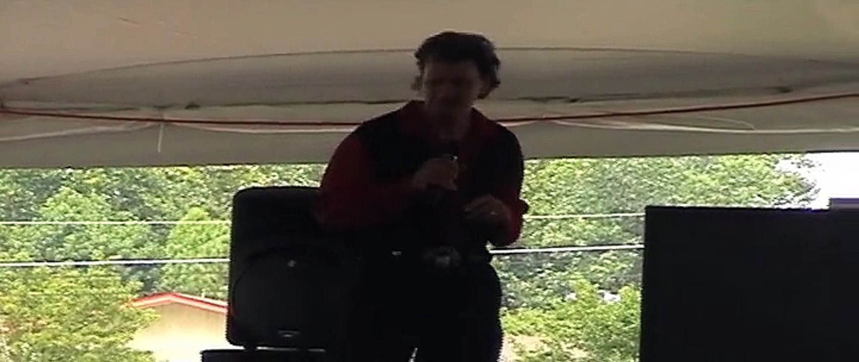 Bill Rinehart sings 'Suspicious Minds' Elvis Week 2005