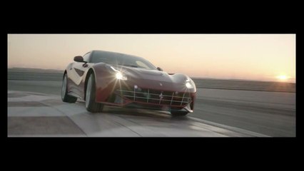 Ferrari F12berlinetta en movimiento